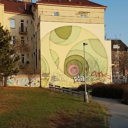 Charming 2 Br Apartamento Praga